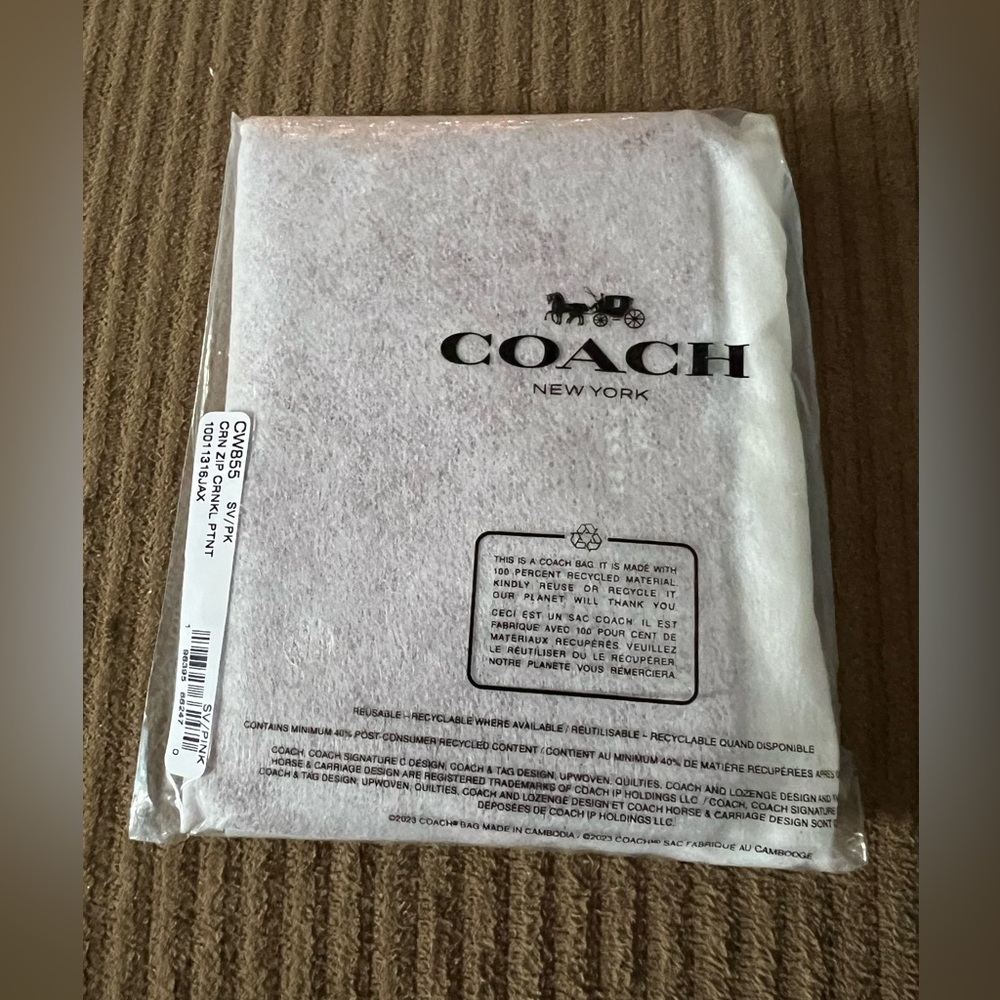 Coach Corner Zip Wristlet nwt in packaging - Picture 4 of 5